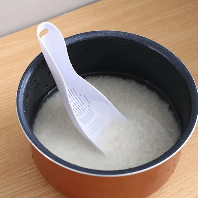 Multifunctional Filter Spoon - Kitchen Durable Rice Sieve Washing Spoon - Random Colours